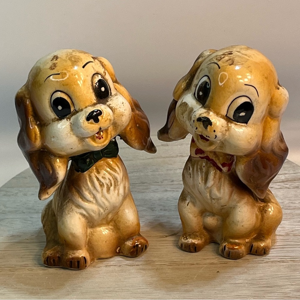 VINTAGE COMMODORE CERAMIC COCKER SPANIEL DOG SALT and PEPPER SHAKER SET JAPAN
